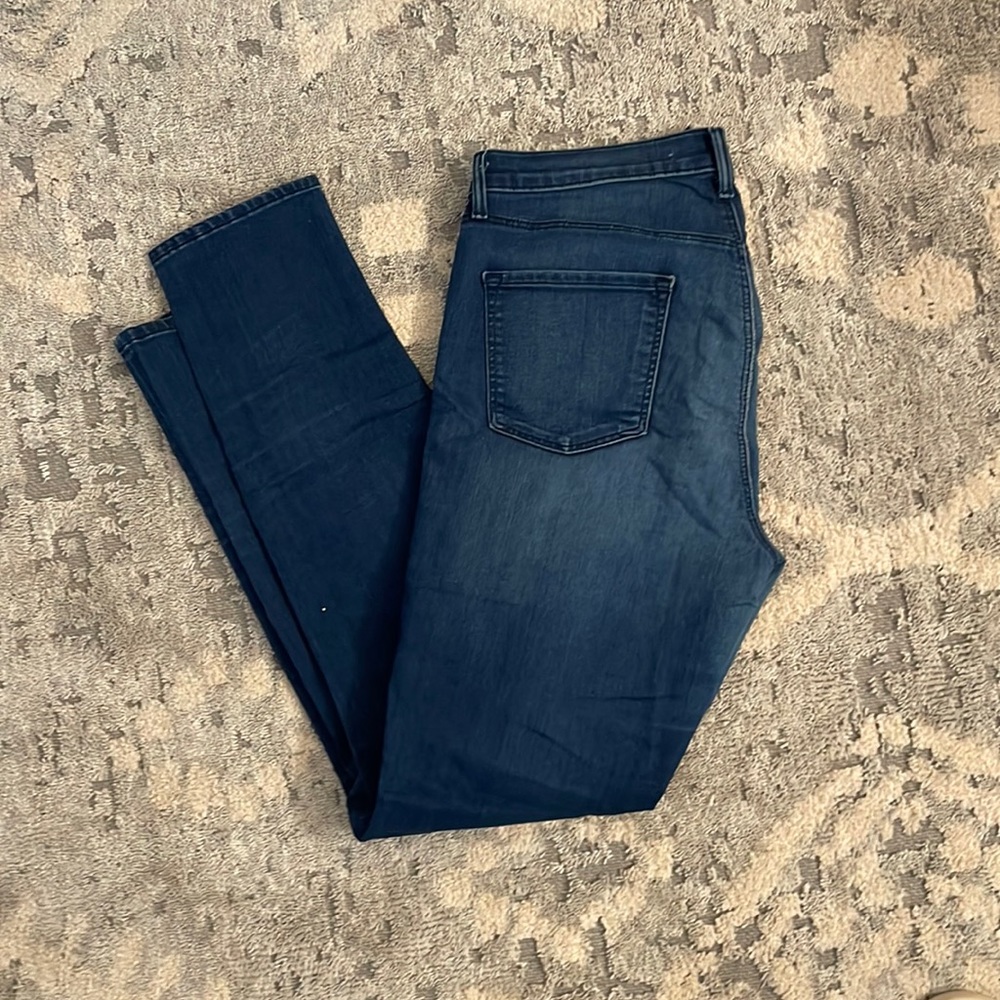 Mid rise skinny like new size 30 darker wash